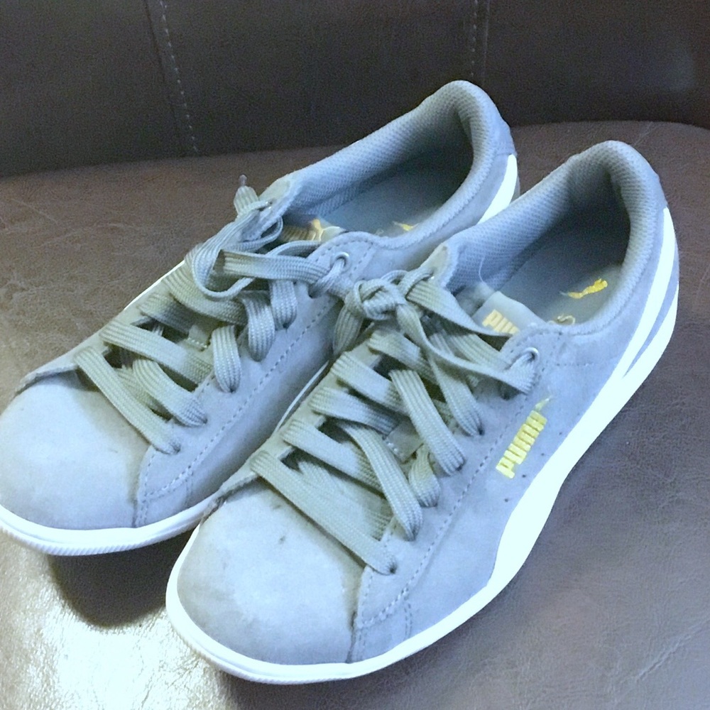 Woman’s grey puma tennis shoes size 6 brand new never worn